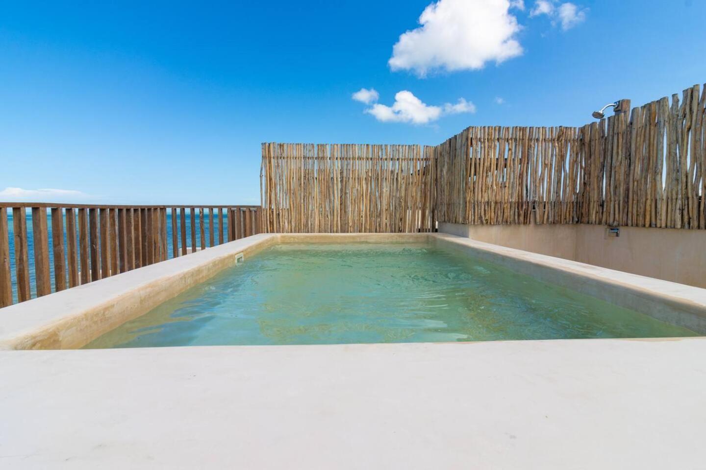 ホテル Beautiful Ocean View Penthouse With Private Pool -C301 ホルボックス島 エクステリア 写真
